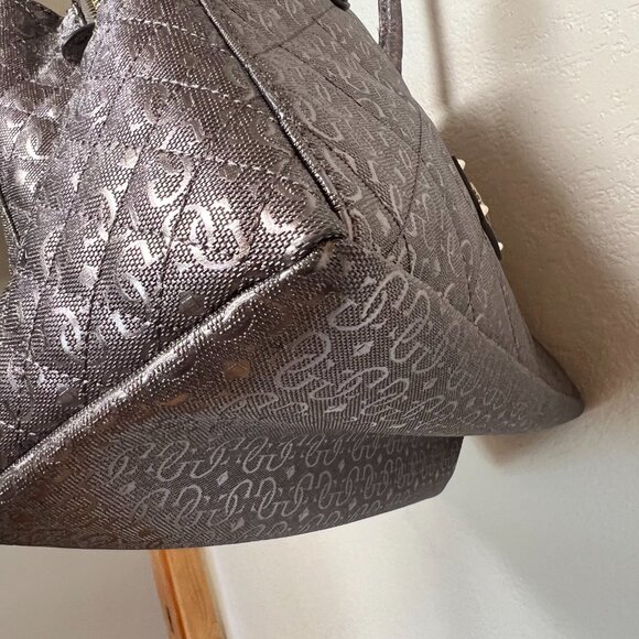 Guess Like New Shimmering Silver Quilted Purse - Picture 14 of 16